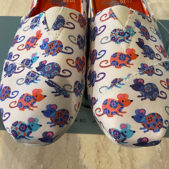 🌺 Host Pick🌺 NWT NIB Toms Year of the Rat Print Slip On Shoes, 7.5 - Picture 10 of 12